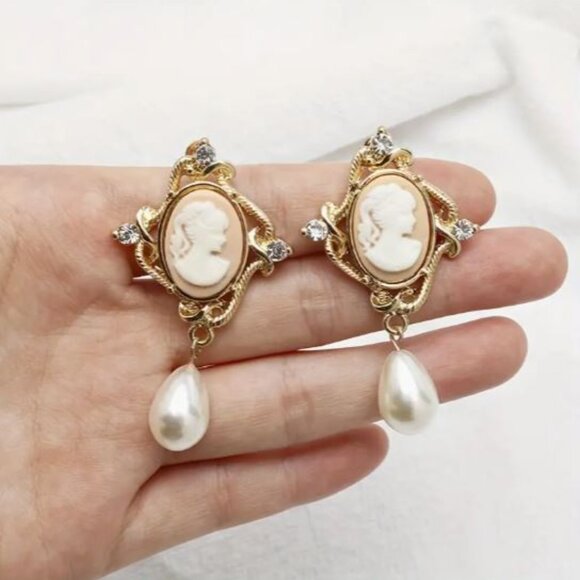 NEW Eliza Victorian Pink Cameo Pearl Drop Earrings - Picture 2 of 4